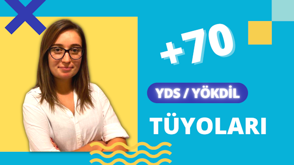 Görüntünün merkezinde gözlüklü bir kadın görülüyor. Beyaz bir gömlek giymiş ve dümdüz karşıya bakıyor. Saçları arkaya toplanmış ve kollarını kavuşturmuş. Arka plan parlak sarı ve mavi renklerin karışımından oluşuyor ve alt kısımda yumuşak dalgalar var. Sağ üst köşede beyaz harflerle mavi bir dikdörtgen var. Dikdörtgenin ortasında hem beyaz harfler hem de rakamlar içeren beyaz bir işaret var. Sol alt köşede bir kişinin yüzünün yakın çekimi var. Resimdeki kadın gözlükleriyle gülümsüyor ve resme samimi ve davetkar bir hava veriyor.