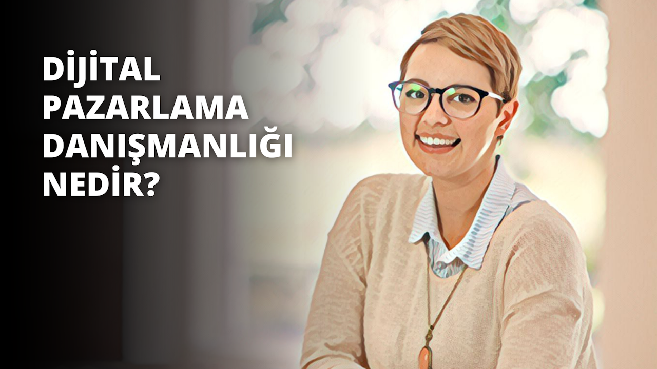 Kısa saçlı, gözlüklü bir kadın kameraya gülümserken görülüyor. Beyaz dişlerini ortaya çıkaran parlak, geniş bir gülümsemesi var. Gözleri kapalı ve siyah çerçeveli bir gözlük takmış. Yakın çekimde boynu görünüyor ve kolu hafifçe bulanıklaştırılmış. Arka plan beyazdır ve içinde bir metin vardır, ancak seçilmesi zordur. Kadının yüzü çerçevenin büyük kısmını kaplıyor ve yüzündeki neşe ifadesi bulaşıcı.