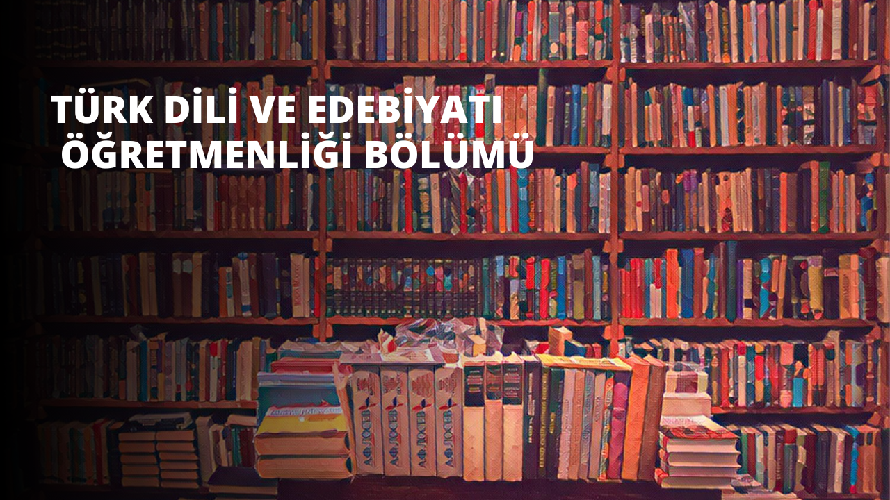 Resimde kitaplarla dolu bir raf görülüyor. Raf geniş ve kitaplar düzenli bir şekilde dizilmiş. Sağ üst köşedeki bir kitap yığınının etrafına gevşekçe bağlanmış parlak kırmızı bir kurdele var. Daha aşağıda, kitaplar sıralar halinde dizilmiş ve en üst sırada görüntü biraz bulanıklaşmıştır. En alta doğru, en altta birkaç kitapla birlikte daha küçük bir kitap yığını var. Kitapların renkleri açıktan koyuya doğru değişiyor ve kitaplar farklı boyutlarda. Sonuç olarak, raf çeşitli biçimlerde düzenlenmiş kitaplarla dolu.