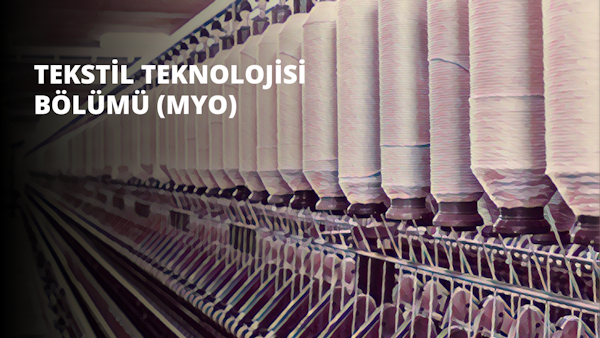 Bu görsel, dik duran iki beyaz iplik makaralı bir makineyi tasvir etmektedir. Çerçevenin ortasında konumlandırılmış ve beyaz bir arka planla çevrelenmiştir. Makaralar plastikten yapılmış gibi görünüyor ve silindirik bir şekle sahipler. Birbirlerine ince bir metal çubukla bağlıdırlar ve her makaranın üstü küçük gümüş bir kapakla süslenmiştir. İplik beyaz renktedir ve her bir makaranın etrafına sıkıca sarılmıştır. Makine yumuşak bir ışıkla aydınlatılmakta ve tüm görüntüye ince, sakin bir atmosfer kazandırmaktadır.
