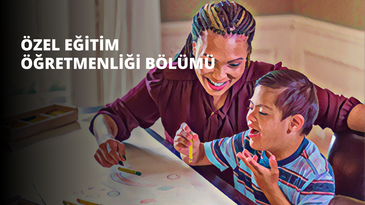 Bir kadın ve genç bir oğlan birlikte resim yapıyor. Çocuk dikkatle elindeki kaleme bakarken, kadın saçlarını örmüş ve gülümsüyor. Önlerindeki sayfada bir kutu resmi var. Kadın elinde sarı bir nesne tutuyor. Her ikisi de ellerindeki işe odaklanmış durumda; çocuk yakın planda, kadın ise kâğıttan biraz daha uzakta. Birlikte, kalemin her bir darbesiyle şekillenecek bir sanat eseri yaratıyorlar.