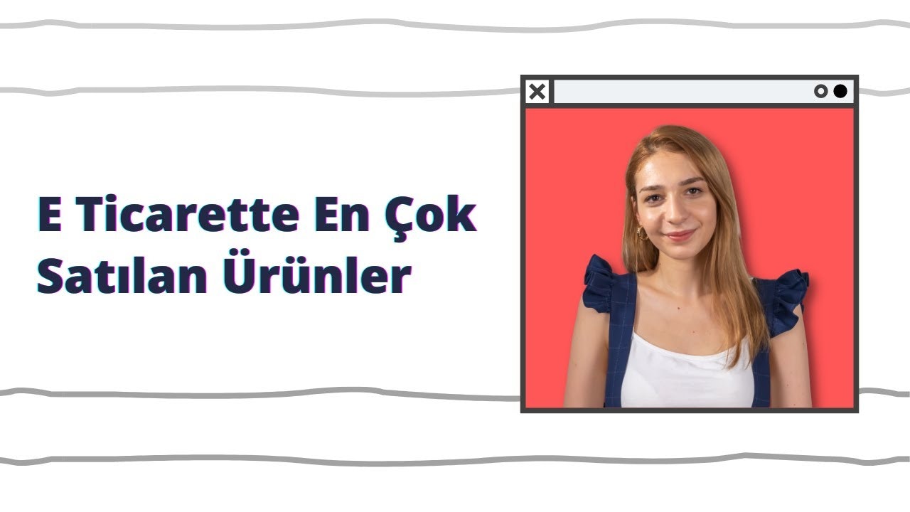 Uzun açık kahverengi saçlı bir kadın kameraya gülümsüyor. Mavi bir kazak giymiş ve boynunda sarı bir eşarp var. Yanakları pembe ve gözleri parlak. Yüzünde sıcak ve misafirperver bir ifade var. Arka planda mavi metinli beyaz bir tabela var. Tabelada Evimize Hoş Geldiniz yazıyor. Kadın büyük bir pencerenin önünde durmakta ve ışığın içeri girmesini sağlayarak sahneye sıcak, davetkâr bir atmosfer kazandırmaktadır. Kadının gülümseyen yüzü ve arka plandaki tabela bu anı mükemmel bir fotoğraf haline getiriyor.