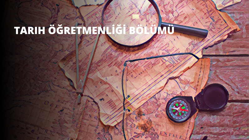 Bu resim, üzerinde iki nesne bulunan bir haritayı göstermektedir. Bir büyüteç ve bir pusula, her ikisi de kırmızı ve yeşil vurgularla siyah renkte. Büyüteç haritanın sol tarafına yerleştirilmiş ve sağa doğru bakmaktadır. Pusula haritanın en sağ tarafına yerleştirilmiş ve hafif açılı. Haritanın detayları net değil ama kıtaların etiketlendiği bir dünya haritası gibi görünüyor. Her iki nesne de izole edilmiş ve görüntünün odağında yer alıyor.