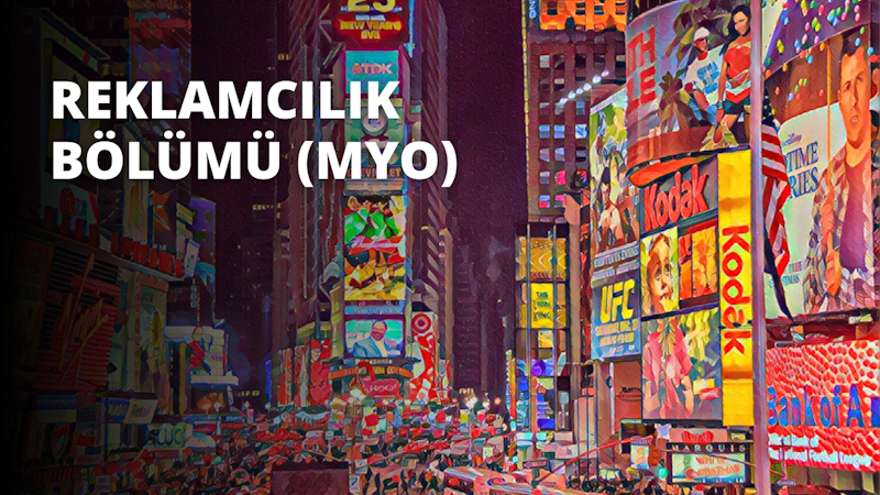 Hareketli bir şehir caddesi, parlak şehir ışıklarıyla aydınlatılmış, ürün ve hizmetlerin reklamını yapan ışıklı reklam panolarıyla dolu. Cadde, her birinin cephesinde benzersiz bir reklam panosu bulunan yüksek binalarla kaplı. Ön planda, siyah zemin üzerine beyaz metinle basılmış bir tabelanın yakın çekimi görülüyor. Yan tarafta bir cep telefonunun bulanık görüntüsü, daha geride ise ortada beyaz bir metnin yakın çekimi görülüyor. Ayrıca, arka planda birçok farklı renkten oluşan renkli bir arka plan bulunmaktadır. Tüm işaretler bir araya gelerek renkli ve canlı bir şehir manzarası oluşturuyor.