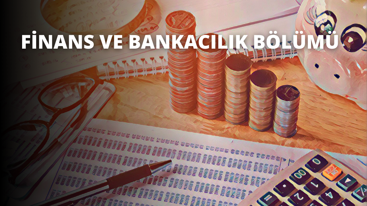 Bu resimde bir masa üzerinde bir yığın bozuk para ve bir hesap makinesi görülmektedir. Bozuk para yığını resmin sol tarafında yer almaktadır ve çeşitli boyut ve renklerde bozuk paralardan oluşmaktadır. Hesap makinesi resmin ortasındadır ve düğmeleri ve ekranı açıkça görülebilecek şekilde yukarı bakmaktadır. Resmin sağ tarafında, masanın üzerinde oturan ve bir belgeyi işaret eden bir kalem var. Arka plan hafifçe bulanık ve sağ üst köşede kırmızı bir nesne var. Genel olarak, görüntü bir yığın bozuk para ve arka planda bir belgeyi işaret eden bir kalem ile bir hesap makinesinin yakın çekimini göstermektedir.