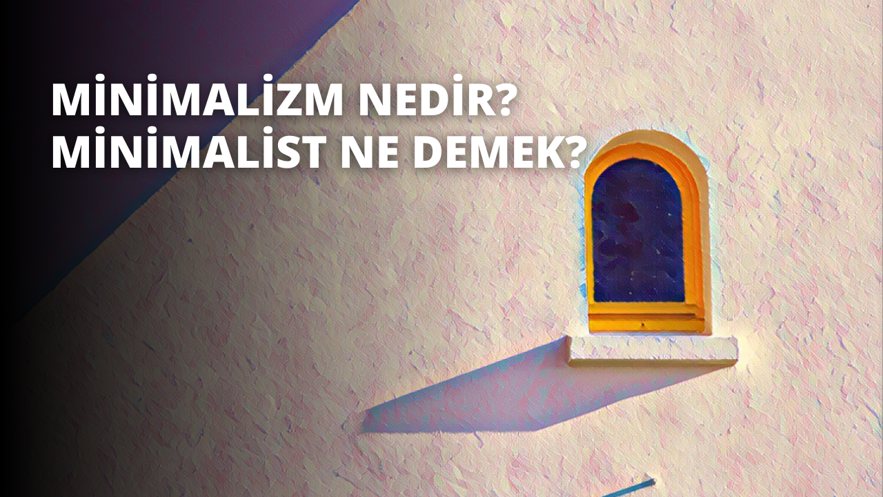 Bej renkli bir duvarda mavi çerçeveli ve sarı arka planlı kemerli bir pencerenin yakın çekimi görülüyor. Pencere üçgen, daire ve dikdörtgen gibi farklı şekillerden oluşan üç sıra ve iki küçük kulptan oluşan detaylı bir desene sahip. Duvar, pencereden gelen ışıkta görülebilen çeşitli gölgelerle süslenmiştir. Resmin sol üst köşesinde beyaz bir metin görülürken, sağ alt köşede bulanık bir yatak seçilebiliyor.