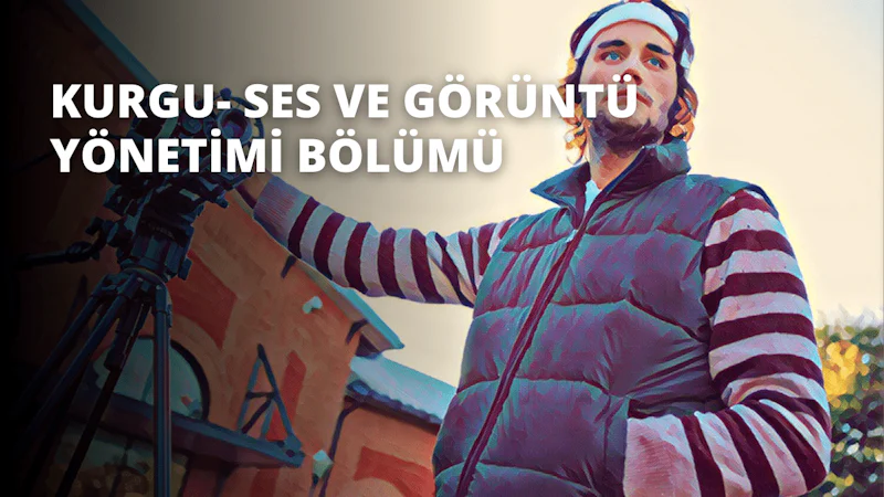 Kabarık ceket giyen bir adam çerçevenin ortasında duruyor. Doğrudan kameraya bakıyor ve başında beyaz bir saç bandı var. Çizgili bir gömleğin üzerine siyah bir yelek giymiştir. Sağında, tepesinde bir kamera bulunan bir tripod var. Adamın yüzü kameranın flaşı tarafından aydınlatılıyor. Arka plan odak dışıdır ve hafif bir hareket bulanıklığı vardır. Adamın kolları önünde kavuşturulmuş ve kendinden emin bir şekilde ayakta duruyor gibi görünüyor. Yüzünde hafif bir gülümsemeyle memnun ve rahat görünüyor.