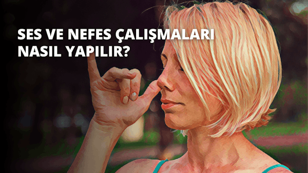 Sarı saçlı bir kadın beyaz bir arka planın önünde duruyor, başı hafifçe yukarı doğru eğik. Kollarını açmış, sol kolu gökyüzüne doğru bakarken sağ kolu dışa doğru uzanıyor. Gözleri odaklanmış ve kararlı, dudakları hafifçe ayrılmış. İfadesi kendinden emin ve duruşu diktir. Saçları uzun ve hacimli, birkaç perçemi alnına düşüyor. Sade bir siyah tişört ve mavi kot pantolon giyerek görünümünü tamamlıyor. Geleceğinin kontrolünü elinde tutan güçlü bir figür olarak güçlü ve yetkilendirilmiş görünüyor.