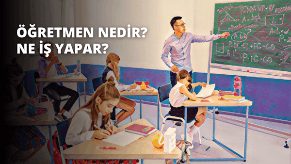 Bir adam kara tahtanın önünde durmuş, ciddi ve odaklanmış bir ifadeyle bir şeyi işaret ediyor. Gri bir takım elbise ve açık mavi bir gömlek giymiş, siyah kravat takmış ve koyu renk saçlarını geriye doğru taramış. Sağında, uzun saçlı ve elf kulaklı bir kız masada oturmuş, bir kâğıda bir şeyler yazmaktadır. Solda, başka bir kişi elinde bir kitap ve kâğıtla bir masada oturuyor. Daha solda bir başka kişi masada oturmuş, bir fincandan su içmektedir. Tüm sahne iyi aydınlatılmış ve kara tahta çeşitli kelimeler ve sembollerle doldurulmuştur.