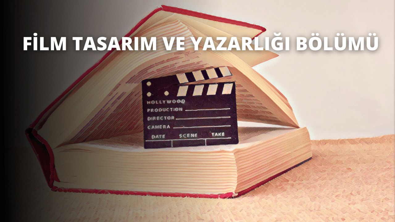 Bu görsel, üzerinde bir film klaketi bulunan bir kitabı göstermektedir. Klaket beyaz üzerine siyah harflerle yazılmış ve siyah-beyaz kareli bir desene sahip. Klaket panosunun üstünde beyaz metinli siyah bir işaret var. Metni anlamak zor ama bir isim ya da unvan gibi görünüyor. Tokmak tahtasının altındaki kitap düz kapaklı, ciltli bir kitaptır. Kitap açık gri bir arka plan üzerinde durmaktadır. Klaket ve kitabın her ikisi de yumuşak, beyaz bir ışıkla aydınlatılmıştır.