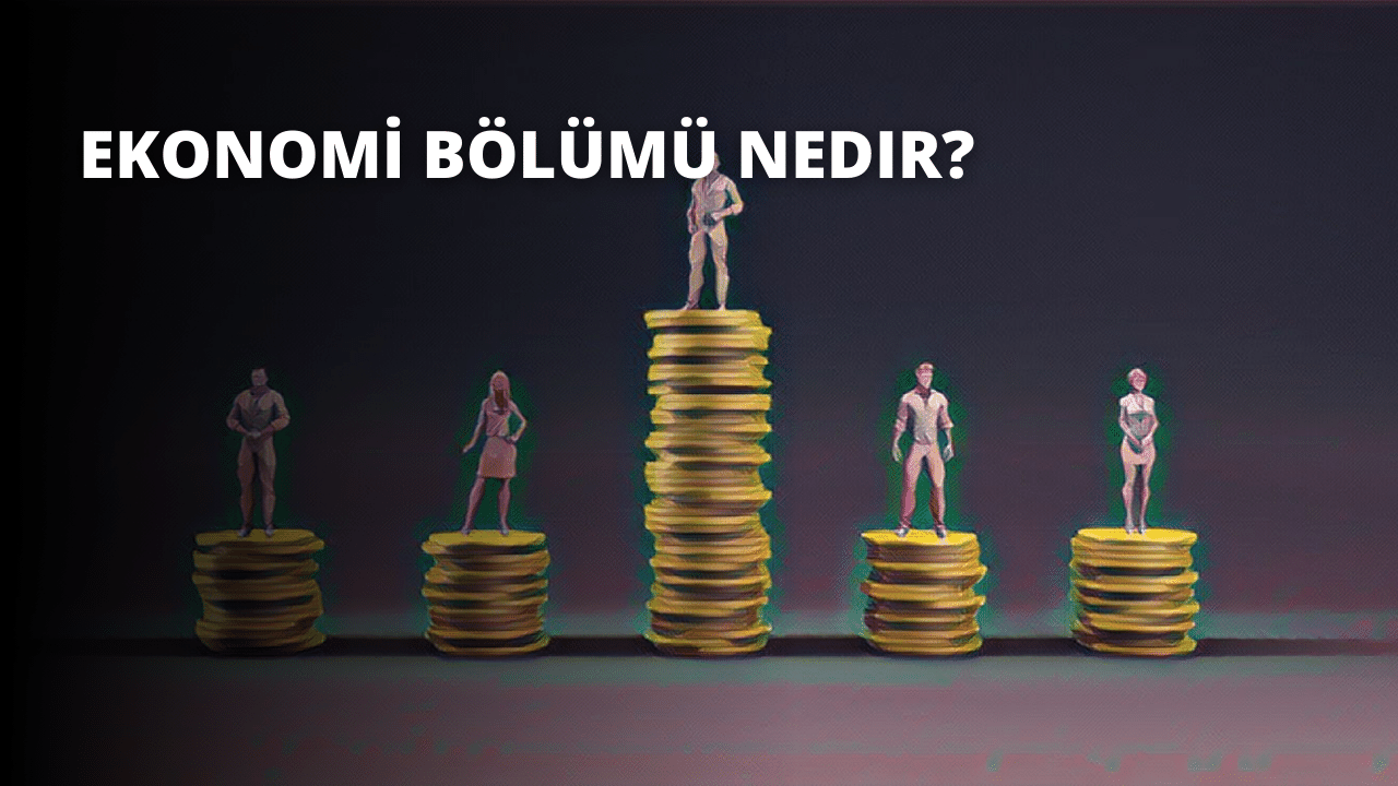 Her biri farklı kıyafetler giyen ve farklı yüz hatlarına sahip olan bir grup insan bir yığın bozuk paranın üzerinde durmaktadır. Arkadaki kişi mor bir gömlek ve mavi bir kot pantolon giyiyor ve bir elini önündeki kişinin omzunda tutuyor. Ortadaki kişi sarı bir gömlek ve siyah bir pantolon giyiyor ve ellerini havada tutuyor. Öndeki kişi yeşil bir gömlek ve beyaz bir şort giyiyor ve doğrudan kameraya bakıyor. Arka planda direksiyon tutan bir kişinin bulanık görüntüsü, bir kadının bulanık görüntüsü, bir yığın bozuk paranın bulanık görüntüsü, bir yığın sarı tabak, bir yığın muzun bulanık görüntüsü, bir yığın sarı nesnenin bulanık görüntüsü ve bir yığın sarı nesne var. Tüm bu öğeler bir yüzey üzerine yerleştirilir.