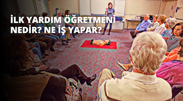 Bir kadın, büyük bir insan grubunun önünde kırmızı bir minderin üzerinde kendinden emin bir şekilde duruyor. Beyaz bir gömlek giymiş ve kollarını önünde kavuşturmuş. Yüz ifadesi ciddi ve kararlıdır. Gruptaki insanlar ona hayranlıkla bakmaktadır. Arkasında koyu mavi gömlekli bir adam sandalyede oturmaktadır. Elleri kucağında kenetlenmiş ve düşünceli bir ifadeyle kadına bakıyor. Solunda, yerde desenli bir halının üzerinde oturan başka bir adam vardır. Aşağıya doğru bakıyor ve derin bir konsantrasyon içinde görünüyor. Daha sağda, bir kişi sandalyede oturmuş, başını öne eğmiş, düşünceli görünüyor. Son olarak, bir kişinin yüzüne yakından bakıldığında gözlerinin kapalı olduğu ve meditatif bir durumda olduğu görülüyor. Sahnede yer alan tüm insanlar sıcak ve huzurlu bir atmosferle çevrilidir.