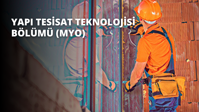 Beyaz bir kask takmış bir adam göğsünden yukarı doğru görülüyor. Elinde büyük, şeffaf bir cam pencere tutmaktadır. Yüzünde ciddi bir ifade var ve pencereye konsantre olmuş gibi görünüyor. Arkasında, üzerinde beyaz bir rakam bulunan mavi bir duvar vardır. Sağında bir grup turuncu çanta ve turuncu gömlekli bir kişi var. Ön planda bir kaskın yakın çekimi, bir tablonun yakın çekimi ve bir pencerenin yakın çekimi yer alıyor. En sağ köşede sarı ve mavi bir nesnenin yakın çekimi, muhtemelen bir telefon ekran görüntüsü. Adamın kaskı ve pencere görüntünün odak noktasını oluşturuyor.