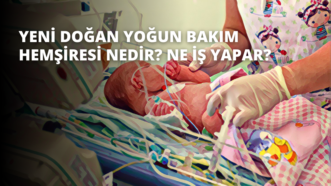 Bu görüntü, tıbbi ekipmanla çevrili bir hastane yatağındaki bir bebeği gösteriyor. Bebek sırtüstü yatıyor ve başı hafifçe sağa dönük. Arka plandaki tıbbi ekipman bir monitör, bir serum standı ve bir emme cihazı içeriyor. Bebeğin üzerinde beyaz bir hastane şapkası ve mavi bir hastane önlüğü var. Gözleri kapalı ve elleri yatağın üzerinde duruyor. Bebek bulunduğu ortamda huzurlu ve mutlu görünüyor. Görüntünün parlaklığı yumuşak ve sessizdir, yatıştırıcı bir atmosfer yaratır. Odanın renkleri ağırlıklı olarak mavi ve beyazdır ve duvarlar sakinleştirici bir desene sahiptir. Genel sahne güvenlik, rahatlık ve sükuneti yansıtıyor.