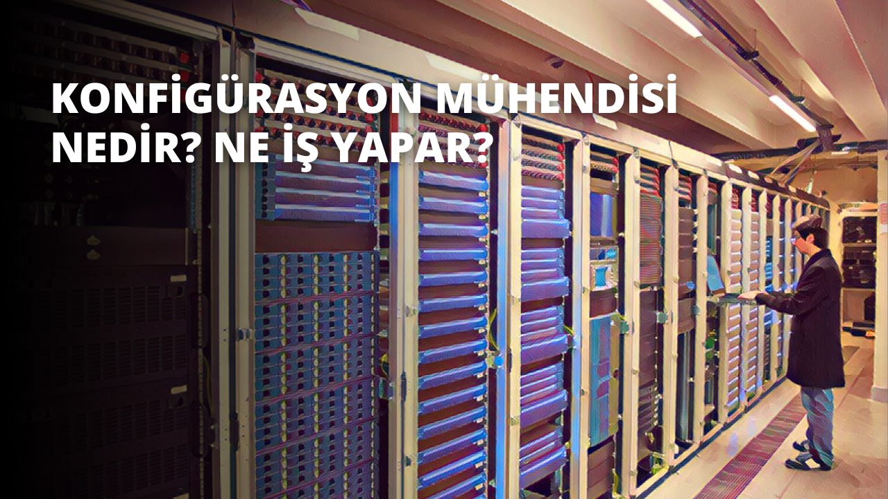 Resimde bir sıra bilgisayar sunucusu görülüyor, her sunucu bir rafın içinde yer alıyor. Sıranın sonunda duran siyah paltolu bir kişi var. Ön planda, mavi ve siyah bir merdivenin yakın çekimiyle birlikte bir yığın mor kitap görülüyor. Ayrıca mavi bir kutu ve birkaç başka mavi ve mor nesnenin yakın çekimi de var. Her şey siyah bir yüzeyin üzerine yerleştirilmiştir. Resim üstten ve hafifçe sağdan çekilerek sunucuların tam olarak görülebilmesi sağlanmıştır.