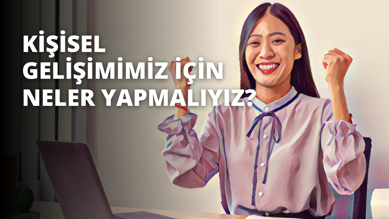 Bir kadın yüzünde kocaman bir gülümsemeyle dizüstü bilgisayarının başında oturuyor. Kollarını havaya kaldırmış, neşeli görünüyor. Görüntü, boynunu ve önündeki dizüstü bilgisayarı gösteren yüzünün yakın çekimidir. Gözleri parlak ve dudakları geniş bir sırıtışla yukarı doğru kıvrılmış. Saçları dağınık bir topuzla geriye toplanmış. Üzerinde yakasını açıkta bırakan birkaç düğmesi açık beyaz bir gömlek vardır. Dizüstü bilgisayar gümüş renkli bir model ve kapağı klavyeyi ortaya çıkaracak şekilde açık. Ekranda renkli ve ayrıntılı bir arka plan görülüyor. Kadın dizüstü bilgisayarla etkileşime girerken coşku ve neşe doludur.