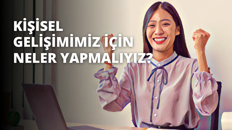 Bir kadın yüzünde kocaman bir gülümsemeyle dizüstü bilgisayarının başında oturuyor. Kollarını havaya kaldırmış, neşeli görünüyor. Görüntü, boynunu ve önündeki dizüstü bilgisayarı gösteren yüzünün yakın çekimidir. Gözleri parlak ve dudakları geniş bir sırıtışla yukarı doğru kıvrılmış. Saçları dağınık bir topuzla geriye toplanmış. Üzerinde yakasını açıkta bırakan birkaç düğmesi açık beyaz bir gömlek vardır. Dizüstü bilgisayar gümüş renkli bir model ve kapağı klavyeyi ortaya çıkaracak şekilde açık. Ekranda renkli ve ayrıntılı bir arka plan görülüyor. Kadın dizüstü bilgisayarla etkileşime girerken coşku ve neşe doludur.