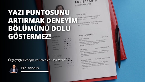 Bir kitabın yakın çekimi görüntünün ana odağını oluştururken, arka planda takım elbiseli bir adam görülüyor. Kitapta siyah zemin üzerinde beyaz bir 'D' harfinin yanı sıra beyaz bir 'O' harfi ve başka bir beyaz harf olduğu görülüyor, ancak bu harfin ne olduğu belli değil. Yakın planda bir kadının yüzü de görülebiliyor ve arkasında siyah zemin üzerinde beyaz bir harf görülüyor. Görüntü canlı ve ayrıntılıdır, sahnenin ruh halini ve atmosferini büyük bir ayrıntıyla yakalamaktadır.