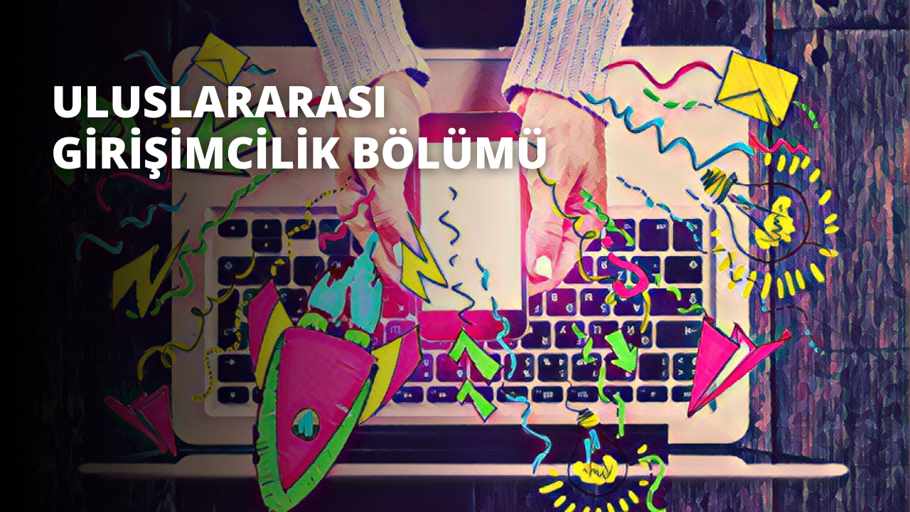 Bir kişi her iki elinde de bir telefon ve dizüstü bilgisayar tutmaktadır. Telefon siyah ve dikdörtgen şeklindedir, sağ tarafında açık gri bir düğme bulunmaktadır. Dizüstü bilgisayar gümüş rengindedir ve geniş bir ekranı vardır. Kişinin elleri her iki cihazı da güvenli bir şekilde tutmak için sıkıca konumlandırılmıştır. Arka planda siyah çizgileri olan sarı bir uçurtma ve yukarı doğru bakan bir roket tutan bir el yer almaktadır. Kişi doğal ışıkla aydınlatılmış ve sahneye bir gölge düşürmüştür. Işık görüntüye derinlik ve sıcaklık hissi veriyor.