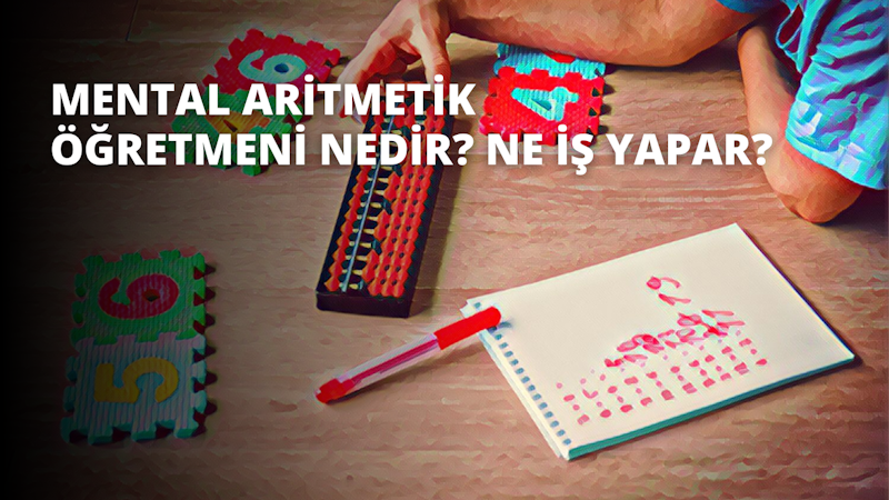 Bir el masanın üzerinde durmuş, siyah bir kalem tutuyor. Beyaz bir defter yakınlarda açık durmakta, kırmızı mürekkebi sayfadaki kelimeleri hecelemektedir. Arka planda renkli kare bir kağıt parçası görülüyor ve yakın planda bir dart tahtası da mevcut. Sağ alt köşede bir diş fırçası duruyor, kılları masaya dayanmış. Görüntü bir yakın çekim ve sahnenin ayrıntılarını yüksek çözünürlükte yakalıyor. Renkler canlıdır ve odak noktası el ve tuttuğu nesnelerdir. Bu görüntü, bir görüntü başlığı veri kümesi hazırlamak için mükemmeldir.