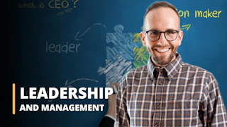 In the backdrop of this training session, there is an image that incorporates concepts related to leadership, supplemented by a puzzle that symbolically represents leadership skills. It is clear that the trainer is a seasoned expert in leadership, utilizing a systemic approach to convey the subject matter. Dressed in a shirt decorated with brown and white checks, the trainer provides participants with a course on leadership and management.