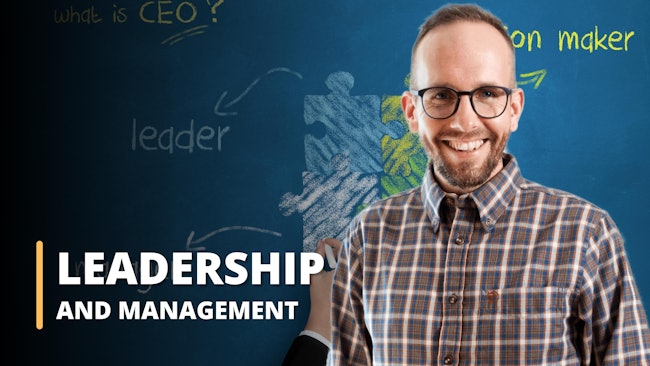 In the backdrop of this training session, there is an image that incorporates concepts related to leadership, supplemented by a puzzle that symbolically represents leadership skills. It is clear that the trainer is a seasoned expert in leadership, utilizing a systemic approach to convey the subject matter. Dressed in a shirt decorated with brown and white checks, the trainer provides participants with a course on leadership and management.