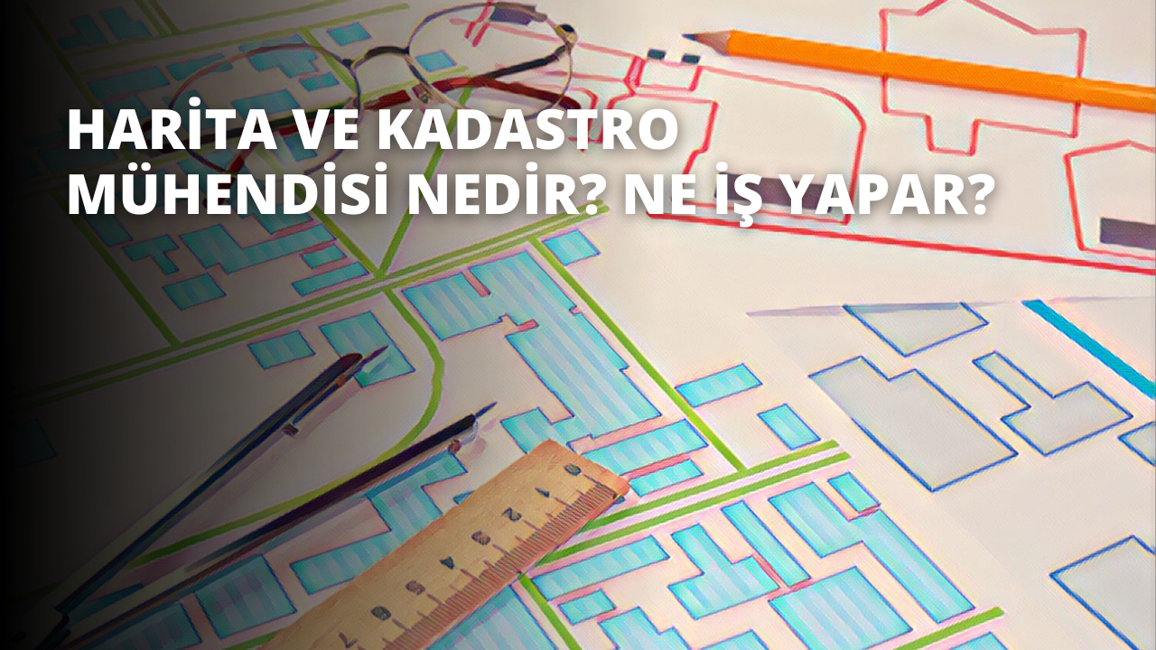 Bu resimde üzerinde cetvel, gözlük ve kalem bulunan bir harita yer alıyor. Cetvel çerçevenin ortasında, nesnenin kendisinin yakın plan görüntüsü ile öne çıkıyor. Haritanın solunda, beyaz çizgileri olan iki mavi kare var. Onların altında, turuncu bir çizgi içeren bir çizim yakın çekimde yakalanmıştır. Haritanın sağında, yakın çekimde bir saat görülüyor. Daha sağda, mavi ve pembe bir labirent gösteriliyor. Labirentin solunda mavi ve yeşil bir kare görülüyor. Resmin sol üst kısmında bir kişi haritayı çizmektedir.