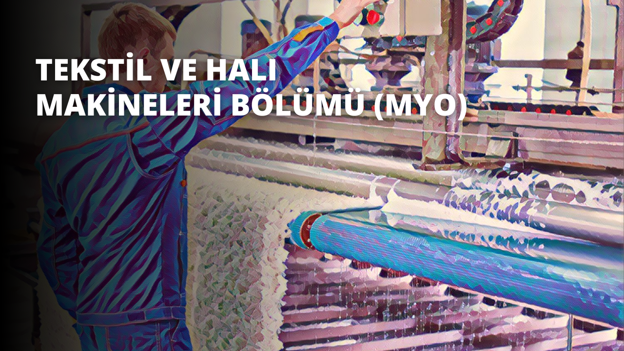 Mavi üniformalı bir adam büyük bir makinenin önünde çömelmiş duruyor. Elleri makine üzerinde çalışırken, çeşitli parçaları sıkarken ve boruları bir anahtarla bağlarken görülüyor. Üniformasının mavisi, benzer renkte beyaz boyalı bir boruyla tamamlanıyor ve arka planda beyaz bir 'O' harfi görülüyor. Adamın yüzü biraz bulanık ama koyu renk saçları ve işine odaklanırkenki konsantrasyonu görülebiliyor. Arkasındaki raf da bulanık ama içindekiler görünmüyor.