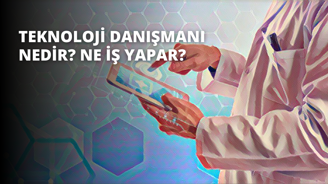 Resimde sağ elinde telefon tutan bir kişi görülüyor. Üzerinde kısa kollu beyaz bir gömlek ve mavi bir kot pantolon var. Kişinin kısa, koyu renk saçları var ve doğrudan kameraya bakıyor. Yüzü rahattır ve dudaklarında hafif bir gülümseme vardır. Elindeki telefon gümüş renkli ve siyah ekranlı. Arka plan bulanık ve uzakta bir miktar yeşil yaprak var. Kişi huzurlu, açık bir ortamda gibi görünüyor. Atmosfer sakin ve dingin.