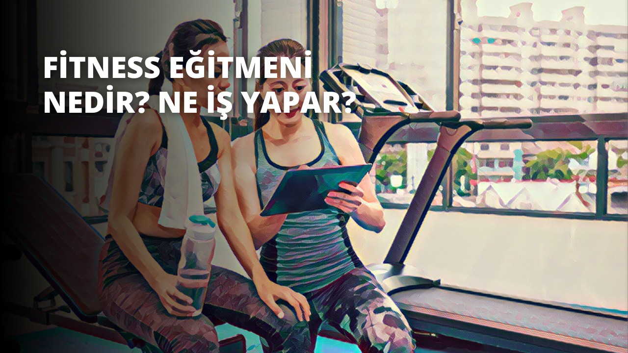 Birbiriyle uyumlu spor kıyafetleri giyen dört kadından oluşan bir grup, çeşitli makine ve ekipmanların bulunduğu bir odada durmaktadır. Kadrajın ortasındaki ilk kadın ellerini kalçalarına dayamış, elinde tuttuğu bir tablete bakmaktadır. Solundaki ikinci kadın, kollarını yanındaki koşu bandının tutamaçlarına dayamış, tablete bakarak durmaktadır. Birincinin sağındaki üçüncü kadın elleri cebinde, tavana bakarak ayakta durmaktadır. En sağdaki dördüncü kadın eliptik bir makinenin yanındaki sandalyede oturuyor ve elinde bir su şişesi tutuyor. Dört kadının da saç stilleri ve kıyafetleri birbiriyle uyumludur ve oda ışık ve renkle doludur.