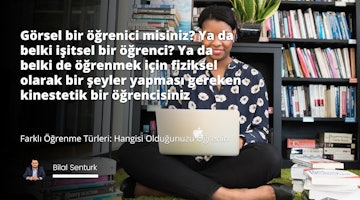 Bu görüntü, önünde bir dizüstü bilgisayarla yerde oturan bir kadını gösteriyor. Gözlük ve takım elbise giyiyor ve saçları arkadan bağlı. Dizüstü bilgisayarın üzerinde açıkça görülen bir logo var. Arka planda bir kitap, bir bitki ve bir çiçeğin yakın çekimi var. Çiçek parlak bir renktedir ve bitkinin küçük yaprakları vardır. Kitapta mavi bir takım elbise üzerinde beyaz bir harf var. Genel olarak, sahne huzurlu ve davetkârdır; kadın memnun görünmekte ve dizüstü bilgisayarına odaklanmaktadır. Dizüstü bilgisayar görüntünün ana odağıdır ve diğer unsurlar ince bir bağlam sağlar.