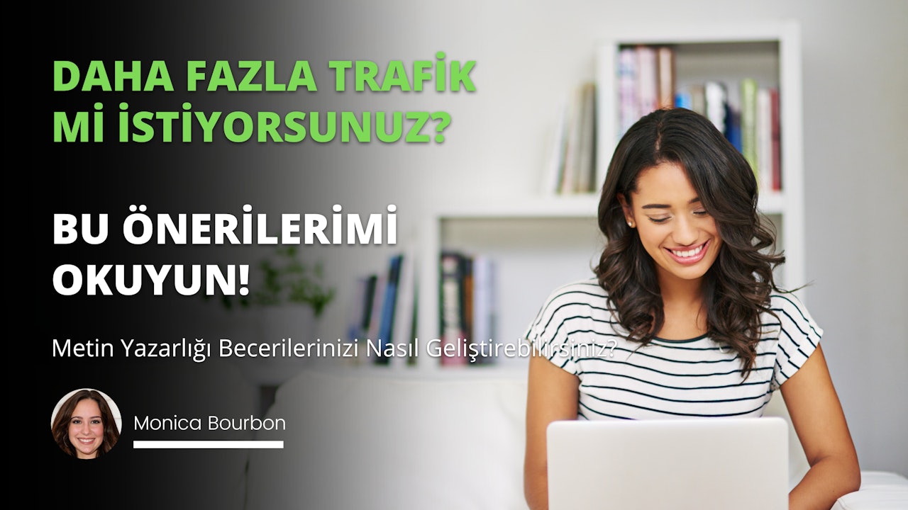 Bir kadın dizüstü bilgisayarının önünde oturmuş, ışıl ışıl gülümsüyor. Uzun, siyah saçları arkaya doğru toplanmış ve yüz hatları dizüstü bilgisayar ekranı tarafından aydınlatılmış. Gözleri kapalı ve gülümsemesi içten ve memnun. Beyaz bir gömlek giymiş ve ellerini dizüstü bilgisayarın klavyesine dayamış. Dizüstü bilgisayarın ekranı siyah ve yeşil metinli, arka planda beyaz 'E' ve 'O' harfleri var. Görüntü, kadının yüzüne ve dizüstü bilgisayarına odaklanarak sahnenin geniş açılı bir görünümüne sahiptir. Işık yumuşak ve sıcaktır ve ortam rahat bir ev ortamı gibi görünmektedir.