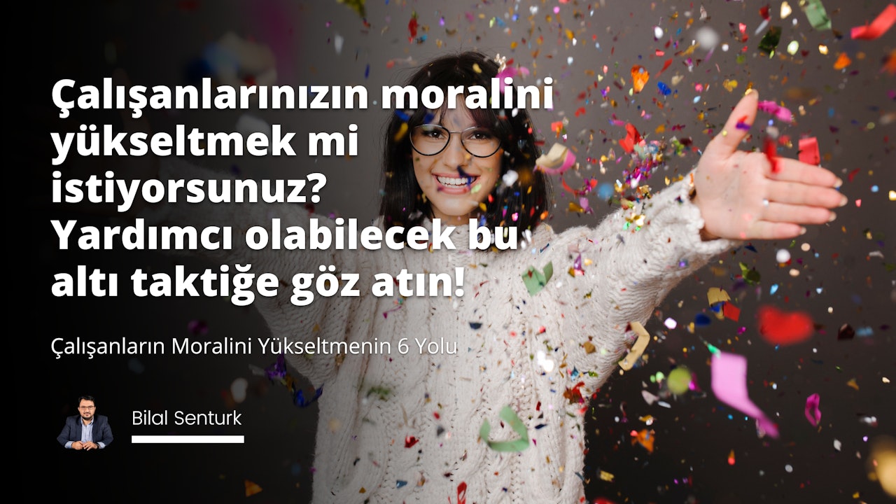 Bir kadın, beyaz konfeti yağmuruyla çevrili bir odada durmaktadır. Siyah bir takım elbise giyiyor ve yüzünde parlak bir gülümseme var. Gözleri bir çift gözlüğün ardında saklı ve elleri anın neşesini kucaklamaya hazır bir şekilde uzanmış. Arka planda, üzerinde beyaz bir 'O' harfi yazılı siyah bir yüzey var. Kadın çerçevenin ortasında ve konfetiler etrafına yağarak büyülü ve şenlikli bir atmosfer yaratıyor.