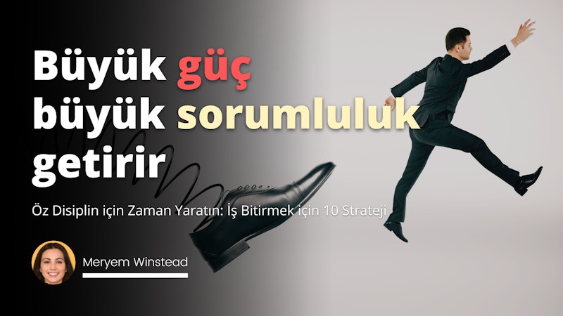 Takım elbiseli bir adam tek ayağını kaldırmış, beyaz bağcıklı siyah bir ayakkabıyı tekmelemeye hazır bir şekilde duruyor. Adamın yüzü kararlılık ve odaklanma ile doludur. Beyaz gömlekli ve siyah kravatlı siyah bir takım elbise giymiş olan adam ayakkabıya doğru koşuyor gibi görünmektedir. Arka planda, beyaz zemin üzerine siyah harf şeklinde bir logo ve siyah zemin üzerine sarı bir harf var. Ön planda ise siyah zemin üzerinde beyaz bir harfin yakın çekimi yer alıyor. Görüntü, siyah arka plan ve beyaz yazı ile bir ayakkabının yakın çekimidir. Adam hareket halinde yakalanmıştır ve ayakkabıyı tekmelemek üzereymiş gibi görünmektedir.