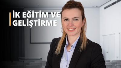 Bu görüntüde takım elbiseli bir kadın kameraya gülümsüyor. İnsan Kaynakları Yönetiminde eğitim ve gelişim, her kuruluşun önemli bir parçasıdır. Bu görüntü, İK ekiplerinin çalışanlar için nasıl profesyonel eğitim ve gelişim fırsatları sağlayabileceğine dair harika bir örnektir. İşverenler bu tür bir eğitim ve gelişim sağlayarak çalışanlarının görevlerinde başarılı olmaları için gerekli bilgi ve becerilerle donatılmasını sağlayabilir. İK ekipleri ayrıca çalışanlarının motivasyonlarını ve işlerine bağlılıklarını koruyarak daha üretken ve başarılı olmalarını sağlayabilir. Uygun eğitim ve gelişim sayesinde kuruluşlar, hedeflerine ulaşmalarına yardımcı olabilecek daha verimli, eğitimli ve motive olmuş bir personelden de faydalanabilirler.