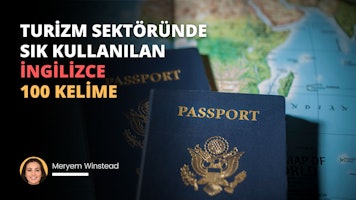 Kamera belgeye yakın konumlandırılmış bir pasaportun yakın çekimi. Pasaport açık ve sayfanın sol tarafında bir kadın yüzü görülüyor. Pasaportun sağ tarafında mavi bir yüzey üzerinde altın bir kartal ve mavi bir yüzey üzerinde altın bir harf yer alıyor. Pasaportun alt kısmında siyah ve kırmızı bir işaret bulunmaktadır. Pasaportun sağ üst köşesinde siyah zemin üzerine beyaz bir 'Z' harfi yer almaktadır. Pasaport beyaz bir kenarlıkla çerçevelenmiştir ve görüntü net ve berrak bir kaliteye sahiptir. Odak noktası pasaportun kendisidir ve diğer tüm ayrıntılar bulanıklaştırılmıştır.