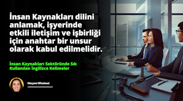 Önünde bir dizüstü bilgisayarla masada oturan bir adam görülüyor. Dikkatle yere bakıyor ve elleri klavyenin üzerinde geziniyor. Dizüstü bilgisayar ekranında siyah bir arka plana karşı beyaz bir metin görülüyor. Adamın sağındaki masada, masanın üzerinde duran beyaz bir nesne görülüyor. Adamın solunda, beyaz bir yüzey üzerinde siyah bir kare görülüyor. Karenin üzerinde, siyah zemin üzerinde beyaz bir sayı görülüyor. Rakamın hemen solunda, aynı siyah zemin üzerinde beyaz bir harf görülüyor. Adamın dizüstü bilgisayar üzerindeki ellerinin yakın çekimi de görülebiliyor. Odaklanmış ve kararlı görünüyor, her türlü görevi üstlenmeye hazır.