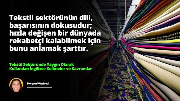 Bir yığın renkli kumaş düzgün bir yığın halinde düzenlenmiştir. Kumaş kırmızı, mavi, sarı, yeşil ve mor dahil olmak üzere birkaç farklı tondan oluşuyor. Yakından bakıldığında, parlak ve canlı bir kompozisyon oluşturmak için birlikte dokunan kumaşın tek tek liflerini ayırt etmek mümkündür. Kumaşın üst kısmı hafifçe kırışarak görüntüye doku katıyor. Arka planda, siyah zemin üzerinde siyah beyaz bir harf ve kahverengi beyaz desenli bir halının yakın çekimi görülüyor. Genel etki, göze çarpacağı kesin olan büyüleyici bir görüntüdür.