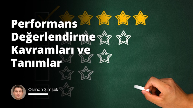 Görüntüde beyaz bir hap tutan bir elin yakın çekimi yer alıyor. El siyah bir eldiven giymiş ve bir kara tahta üzerine yazı yazıyor gibi görünüyor. Tahta koyu yeşil ve yazılar beyaz renkte. Elin kısa kahverengi saçları var ve hap da aynı beyaz renkte. Arka planda, yeşil bir yüzey üzerinde üç sarı yıldız var. İlk yıldız resmin sol üst köşesine yakın, ikinci yıldız resmin ortasına yakın ve üçüncü yıldız resmin sağ üst köşesine yakın. Yıldızların boyutları değişmekte ve yüzeyden hafifçe yükselmiş gibi görünmektedirler.