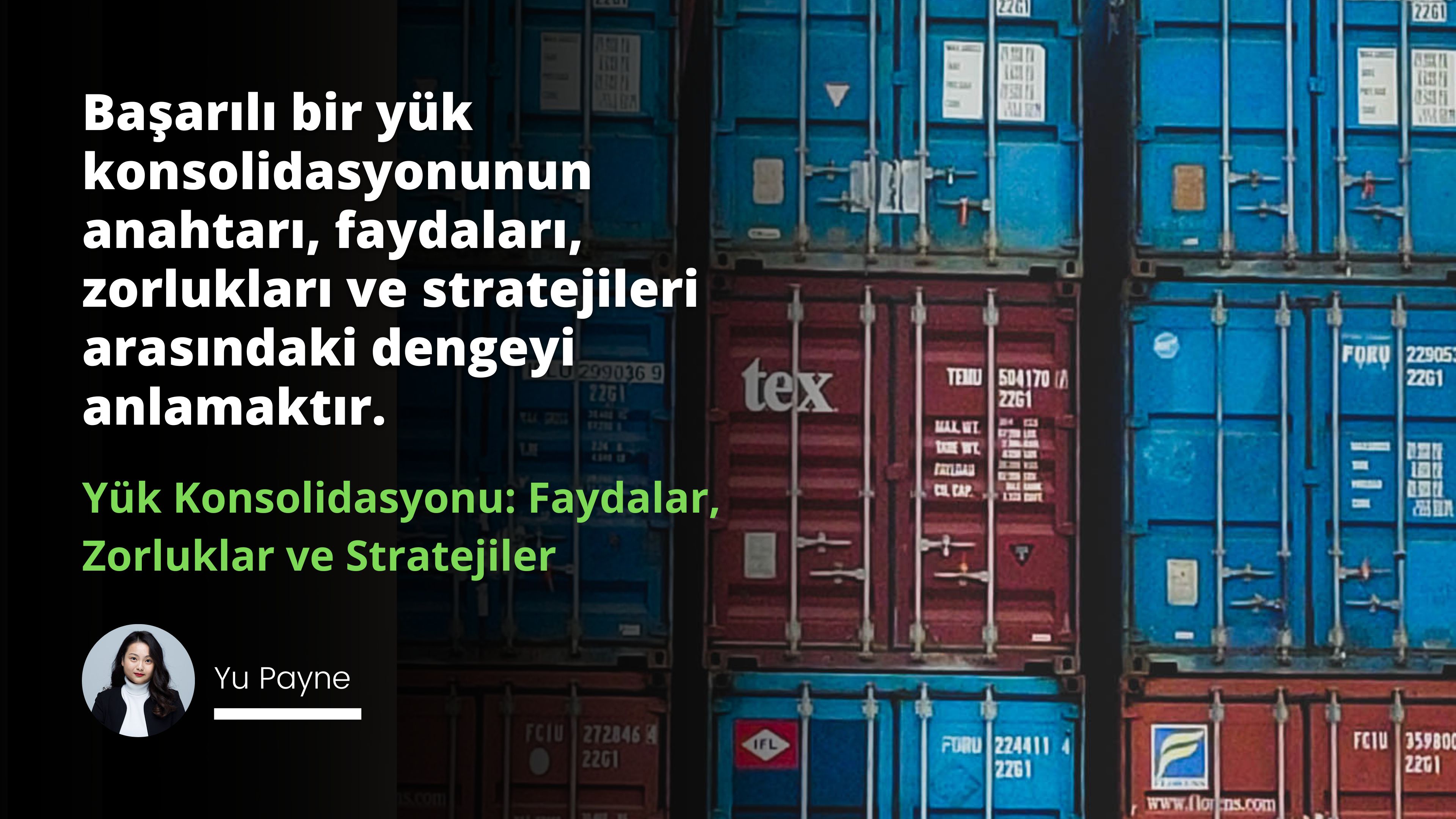 Görüntüde bir grup mavi ve kırmızı konteyner görülüyor. Ön planda beyaz boğazlı kazak ve siyah ceket giymiş uzun saçlı bir kadın görülüyor. Arka planda ise kırmızı bir konteyner yakın plan çekimin odağında yer alıyor. Konteynerin yakın çekimi de görülüyor ve üzerinde beyaz bir yazı olduğu anlaşılıyor. Siyah harflerle kırmızı beyaz bir tabela ve beyaz dikdörtgen bir elektrik prizi de görülüyor. Görüntüde bir tabelanın yakın çekimi de mevcut ve üzerinde küçük bir metin var gibi görünüyor. Çerçevenin köşesinde dikdörtgen bir nesnenin bulanık bir resmi görülebiliyor. Son olarak, arka planda bir grup konteyner üst üste yığılmış olarak görülüyor.