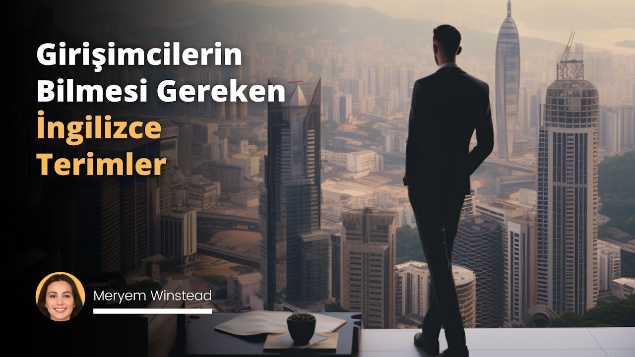 İllüstrasyon sanat formunu tercih etmekle birlikte, çizgi roman usulü tasvirin kıvamında özellikleri belirleyeceğiz. Esther Goh adındaki Singapur menşeli artist bu kesime tam anlamıyla uymaktadır. Konseptimizi ağırbaşlı ve anlamlı hale getirecek şekilde modern ve minimalist bir dokunuşla renklendirirken, genellikle kronolojik olarak anlatmayı tercih ettiği hikayelerin üstesinden gelebilecek deneyime sahiptir. İllüstrasyonumuz, eğik bir ışık huzmesi tarafından aydınlatılan, kitaplar, küresel simgeler ve çeşitli İngilizce dilinde dökümanlarla dolu büyük bir masa üzerindeki bir kişiyi göstermektedir. Masa boyunca serpiştirilmiş, hayali bir İngilizce sözlük olarak hizmet eden bir dizi dil kılavuzuyla okuyucunun bakışlarını çekeriz. Sıcak bir renk paleti seçilmiştir ve ışığın odaklandığı yerde parıldayan altın sarısı detaylar vardır. Kişi ciddi ama kararlı bir ifadeye sahiptir, İngilizce öğrenme sürecinde karşılaşılan zorlukları fakat bir o kadar da azmi temsil eder. Genel atmosfer, onun çabalarından doğan bir eğitim ve bilgelik bulutu yaratır.