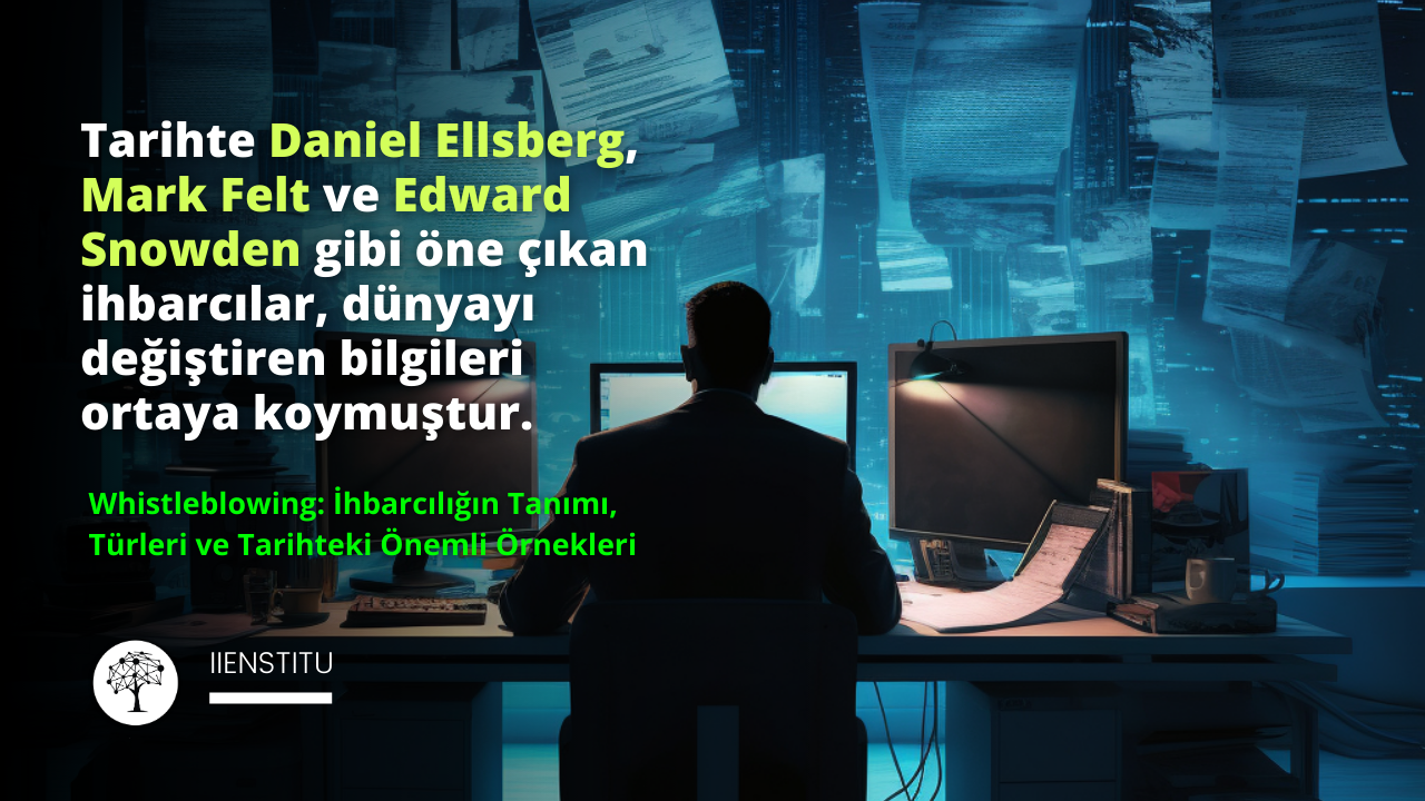 Kulaklık takmış bir adam bir masada, bir dizüstü bilgisayarın ve diğer iki bilgisayar ekranının önünde oturmaktadır. Adamın üzerinde beyaz bir gömlek ve siyah bir pantolon vardır ve ellerini masanın üzerine koymuştur. Masanın sol tarafında beyaz bir dairenin içinde noktalar ve çizgiler olan siyah bir ağaç var. Sağ tarafta ise beyaz bir çizgi ile siyah bir kare var. Ön plandaki dizüstü bilgisayarın ekranında bir ışık parlıyor. Tüm bilgisayarların farklı bir ekran görüntüsü var.