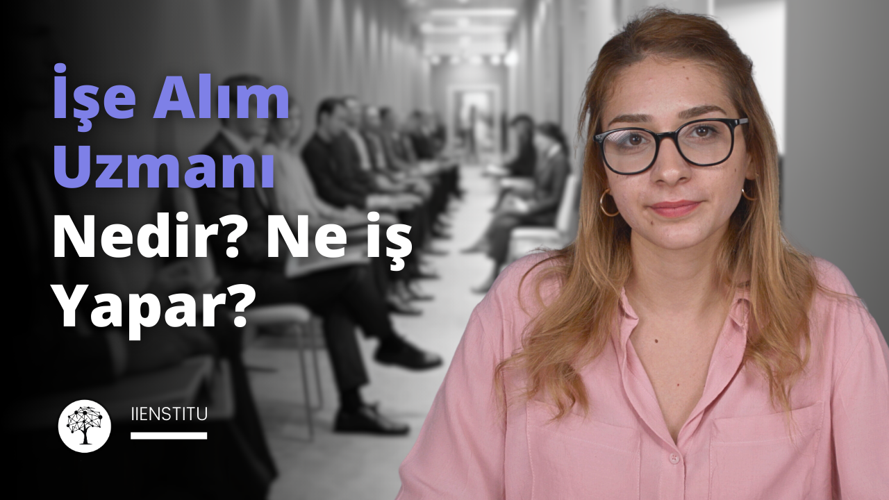 Bu görüntüde gözlüklü ve pembe gömlekli bir kadın görülüyor. Doğrudan kameraya bakıyor ve yüzünde sıcak bir ifade var. Gözleri hafifçe kısılmış ve dudakları hafifçe gülümseme şeklinde kıvrılmış. Kısa siyah saçları vardır ve gözlükleri siyahtır. Arka planda bulanık bir insan görüntüsü, beyaz bir daire içinde noktalar ve çizgiler olan siyah bir ağaç ve siyah bir zemin üzerinde mavi bir 'e' harfi var. Kadının sağında kulağına ve göğsüne yakın çekim yapılmış, arka planda ise sıra halinde oturan bir grup insan görülüyor. Bu görüntü kadını neşe ve mutluluk anında yakalıyor ve herhangi bir görüntü başlığı veri kümesine harika bir katkı sağlayacağı kesin.