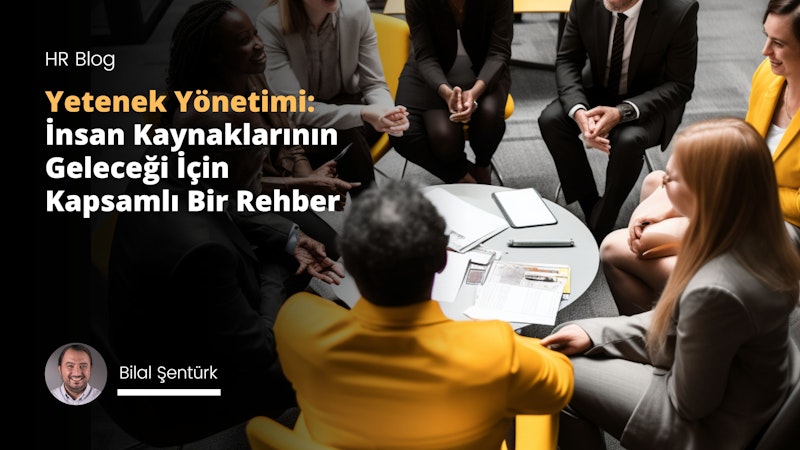 Bir grup insan daire şeklinde oturmaktadır ve siyah elbiseli bir kadın sağ tarafta diz çökmüştür. Ortada bir sandalyede oturan takım elbiseli ve kravatlı bir adam ve yanındaki masada beyaz bir tablet var. Sol tarafta bir sosyal medya paylaşımının ekran görüntüsü görülüyor. Sol üst köşede bir adam kameraya gülümsüyor. Gruptaki herkes gülüyor ve konuşuyor, sıcak bir atmosfer yaratıyor. Grup farklı cinsiyetlerden, yaşlardan ve etnik kökenlerden oluşuyor, bu da onu çeşitli ve kapsayıcı bir ortam haline getiriyor.