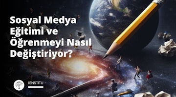 Uzayın enginliğini yansıtan devasa, parlak bir kara tahta, yansımasında dönen galaksiler, hassas bir şekilde sivriltilmiş, hazırda bekleyen klasik sarı bir okul kalemi, yanında duran bir akıllı telefon, ekranı bir dünya küresiyle aydınlatılmış, çeşitli kültürlerden minik dijital öğrenciler telefonun etrafında dönüyor, heyecanla uygulama simgesinden uygulama simgesine atlıyor, telefonun üzerinde yüzen bir mezuniyet kepi, geleneksel çalışma notlarıyla karalanmış buruşuk bir kağıdın üzerine tuhaf bir gölge düşürüyor, Telefondan kalemin ucuna akan ve ona bilgi aşılayan pürüzsüz dijital veri akışlarıyla tezat oluşturan, bilgeliği simgeleyen, modaya uygun kulaklıklar takmış, telefonun üzerine tünemiş, e-öğrenme ritmine başını sallayan arsız bir baykuş, arka plandaki ince sarı, siyah ve beyaz çizgiler, her şeyi birbirine bağlayarak yeni öğrenme çağının birbirine bağlılığını, gelenek ve modernliğin iç içe geçmiş ikiliğini, sahneyi saran hafif ve eğlenceli aurayı ifade ediyor.