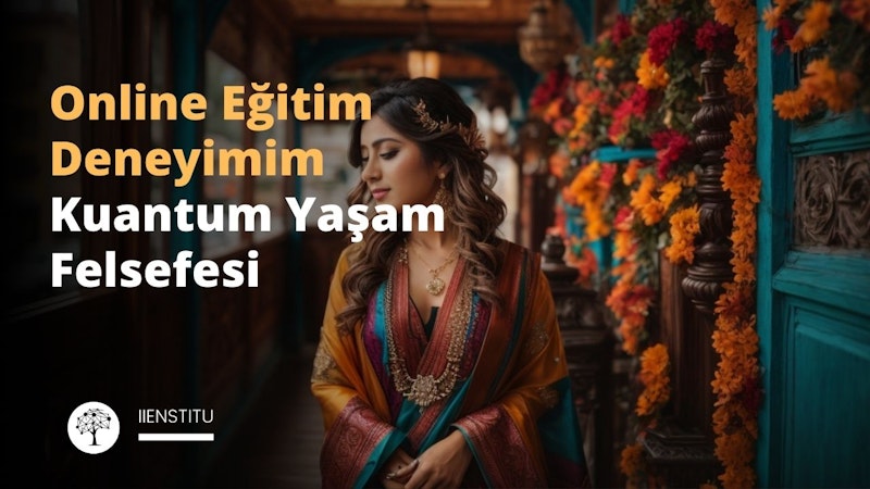Resimde renkli bir kıyafet giymiş, yaklaşık 27 yaşlarında bir kadın tasvir edilmiştir. Yüzü uzun, kıvırcık saçlarla çerçevelenmiş ve saçlarını süsleyen altın bir çiçek aksesuarı ile merkezdeki figürdür. Şık görünümüne katkıda bulunan bir kolye takıyor. Arka planda, bir sütun üzerindeki çiçek çelenginin yakından görünümü ve siyah beyaz bir logo da dahil olmak üzere çeşitli unsurlar yer alıyor. Ayrıca kısmen gizlenmiş bir tabela ve mavi ahşap bir yüzeyin bulanık bir görüntüsü de var. Siyah zemin üzerine sarı renkle yazılmış metin, görüntüye eğitici bir unsur katıyor. 'Online Eğitim, Deneyimim, Kuantum Yaşam, Felsefesi, IIENSTITU' ifadesi görülebiliyor ve muhtemelen online bir eğitim veya felsefe kurumuna atıfta bulunuyor.   Translated with www.DeepL.com/Translator (free version)