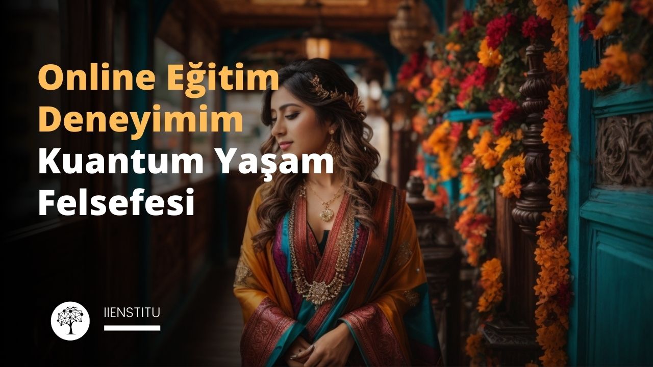 Resimde renkli bir kıyafet giymiş, yaklaşık 27 yaşlarında bir kadın tasvir edilmiştir. Yüzü uzun, kıvırcık saçlarla çerçevelenmiş ve saçlarını süsleyen altın bir çiçek aksesuarı ile merkezdeki figürdür. Şık görünümüne katkıda bulunan bir kolye takıyor. Arka planda, bir sütun üzerindeki çiçek çelenginin yakından görünümü ve siyah beyaz bir logo da dahil olmak üzere çeşitli unsurlar yer alıyor. Ayrıca kısmen gizlenmiş bir tabela ve mavi ahşap bir yüzeyin bulanık bir görüntüsü de var. Siyah zemin üzerine sarı renkle yazılmış metin, görüntüye eğitici bir unsur katıyor. 'Online Eğitim, Deneyimim, Kuantum Yaşam, Felsefesi, IIENSTITU' ifadesi görülebiliyor ve muhtemelen online bir eğitim veya felsefe kurumuna atıfta bulunuyor.   Translated with www.DeepL.com/Translator (free version)