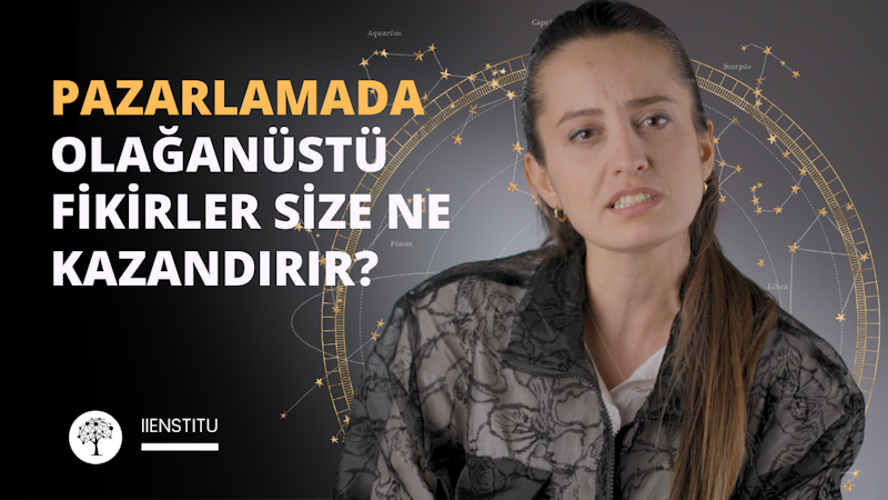 Bu görsel, bir kadının portresiyle birlikte "PAZARLAMADA OLAĞANÜSTÜ FİKİRLER SİZE NE KAZANDIRIR?" yazısını içeriyor. Kadın ciddi bir ifadeye sahip, arkasında ise zodyak burçlarına ait sembollerle dönen bir halka bulunmaktadır. Kadının üzerinde siyah ve gri tonlarında dantelli bir kıyafet var. Görselin alt kısmında ise beyaz bir logo yer alıyor ve bu logo "İIENSTITU" olarak adlandırılmış. Bu görsel, muhtemelen pazarlama konusunda olağanüstü fikirlerin ne gibi avantajlar getirebileceğine dair bir içeriği tanıtmak için kullanılıyor. Zodyak burçlarındaki halka, muhtemelen pazarlama stratejileri ve taktikleri arasındaki bağlantıları ifade ediyor. Görseldeki pazarlama uzmanı kadın, müşteri iletişiminde pazarlama kampanyası yapan ve yıldız haritası gönderen bir sigorta şirketinin pazarlama açısından anlatımını yapıyor. Görseldeki kadının ciddi ifadesi, konunun önemini ve profesyonelliğini vurguluyor olabilir.