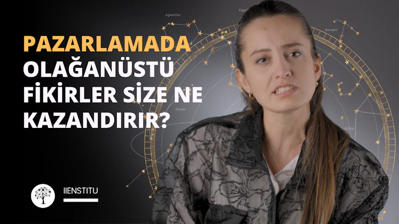 Bu görsel, bir kadının portresiyle birlikte "PAZARLAMADA OLAĞANÜSTÜ FİKİRLER SİZE NE KAZANDIRIR?" yazısını içeriyor. Kadın ciddi bir ifadeye sahip, arkasında ise zodyak burçlarına ait sembollerle dönen bir halka bulunmaktadır. Kadının üzerinde siyah ve gri tonlarında dantelli bir kıyafet var. Görselin alt kısmında ise beyaz bir logo yer alıyor ve bu logo "İIENSTITU" olarak adlandırılmış. Bu görsel, muhtemelen pazarlama konusunda olağanüstü fikirlerin ne gibi avantajlar getirebileceğine dair bir içeriği tanıtmak için kullanılıyor. Zodyak burçlarındaki halka, muhtemelen pazarlama stratejileri ve taktikleri arasındaki bağlantıları ifade ediyor. Görseldeki pazarlama uzmanı kadın, müşteri iletişiminde pazarlama kampanyası yapan ve yıldız haritası gönderen bir sigorta şirketinin pazarlama açısından anlatımını yapıyor. Görseldeki kadının ciddi ifadesi, konunun önemini ve profesyonelliğini vurguluyor olabilir.
