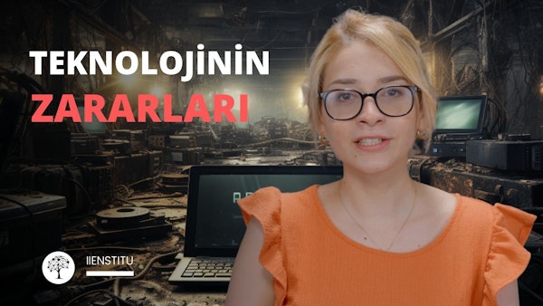 Fotoğrafta, bir kadın, arka planda bir odada bulunan eski elektronik cihazlar arasında konumlanmıştır. Metin "TEKNOLOJİNİN ZARARLARI" başlığını taşımakta ve alt köşede "İİENSTİTU" logosu bulunmaktadır.